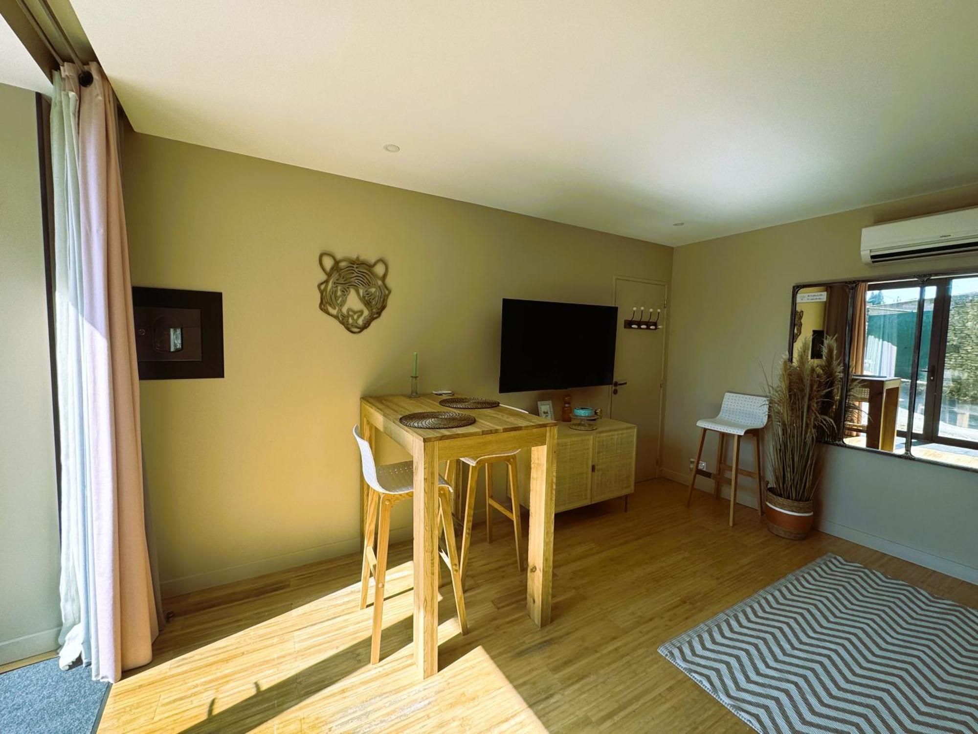 Le Dix - Classic Room - Vallabrix Proche Uzes Buitenkant foto